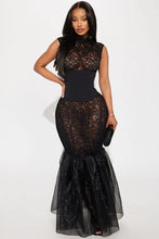 Load image into Gallery viewer, FashionNova All Love Lace Maxi Dress (Large)
